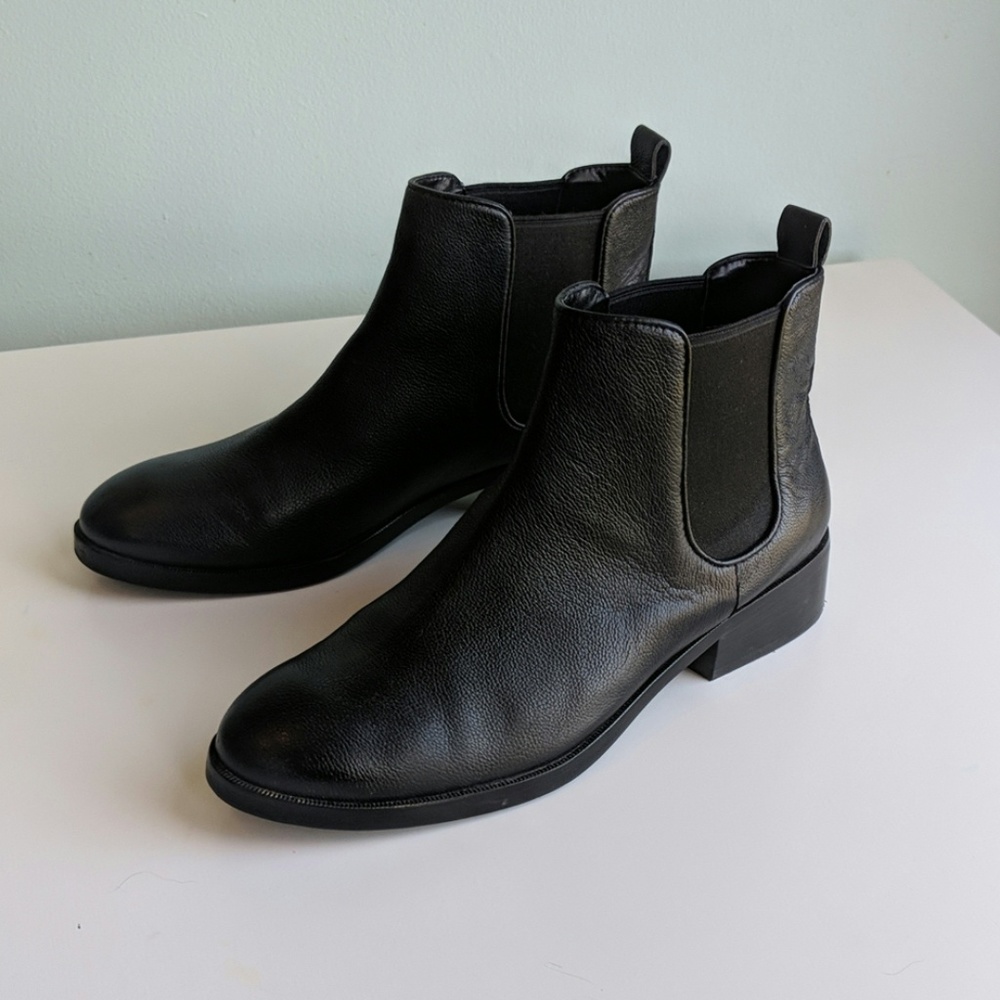 Women's Cole Haan Landsman black leather bootie 7B